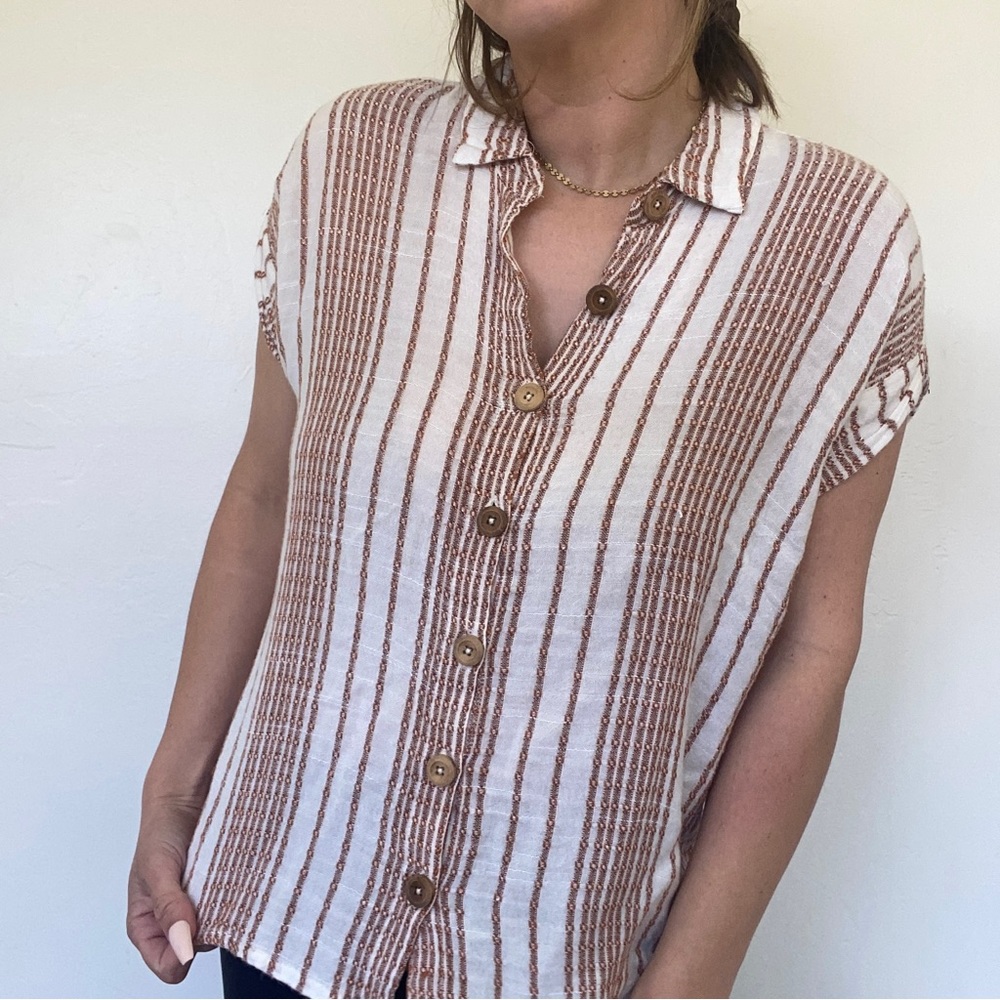 K.I.T. White and brown women’s button up shirt Fall Fashion Size XL Runs Small